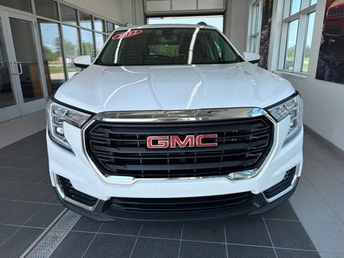 Used 2022 GMC Terrain SLE w/ Driver Convenience Package AWD/4WD image 2
