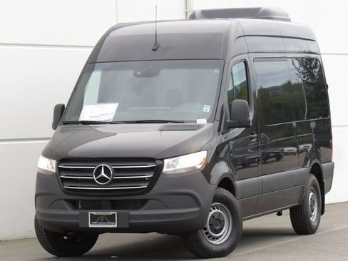 Used 2023 Mercedes-Benz Sprinter 2500 image 1