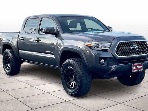 Used 2019 Toyota Tacoma TRD Off-Road image 2