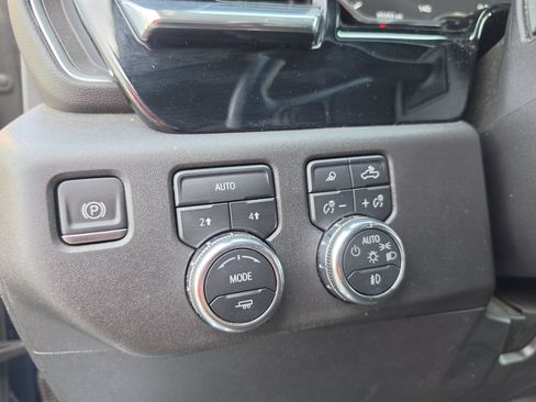 Used 2024 GMC Sierra 1500 SLT AWD/4WD image 17