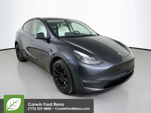 Used 2024 Tesla Model Y Long Range AWD/4WD image 1