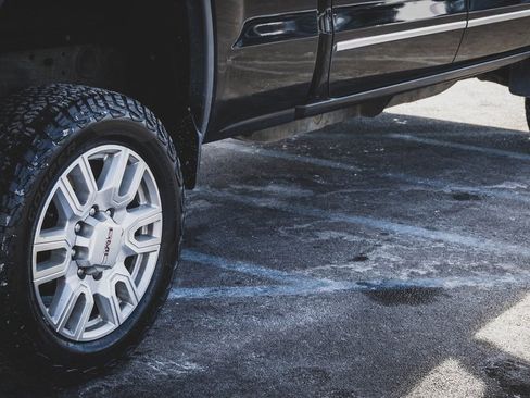 Used 2015 GMC Sierra 2500 Denali w/ Duramax Plus Package image 9