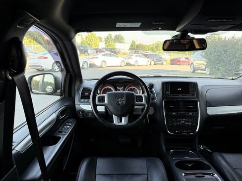 Used 2019 Dodge Grand Caravan GT FWD image 28