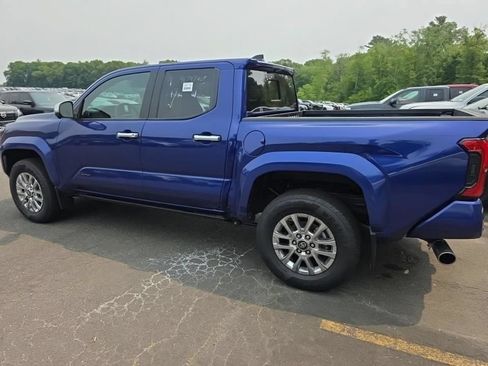 Used 2025 Toyota Tacoma Limited AWD/4WD image 7