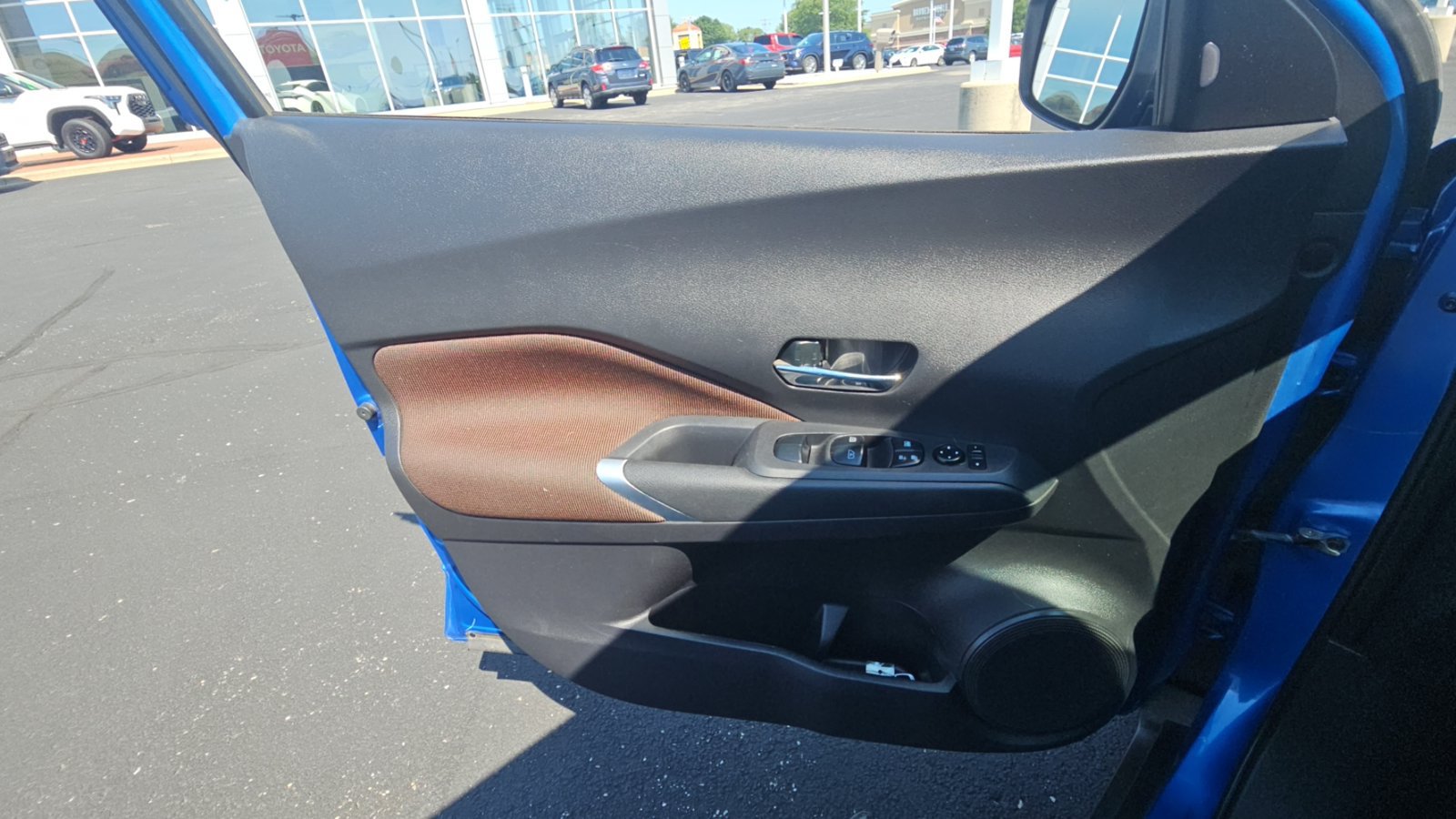 Used 2023 Nissan Kicks SR FWD image 23