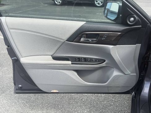 Used 2016 Honda Accord Touring image 10