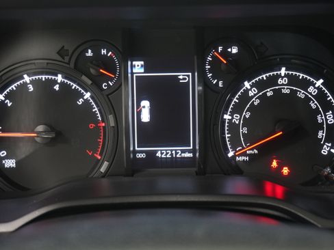 Used 2024 Toyota 4Runner SR5 AWD/4WD image 15