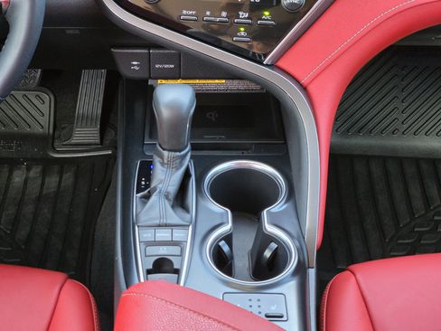 Used 2018 Toyota Camry XSE image 24