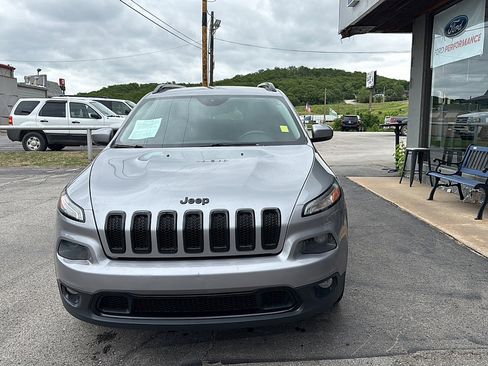 Used 2015 Jeep Cherokee Latitude w/ Comfort/Convenience Group AWD/4WD image 6