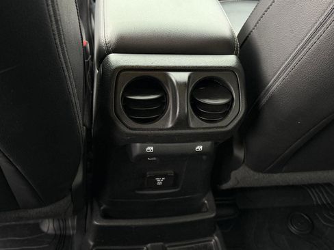 Used 2021 Jeep Wrangler Unlimited Sahara image 10