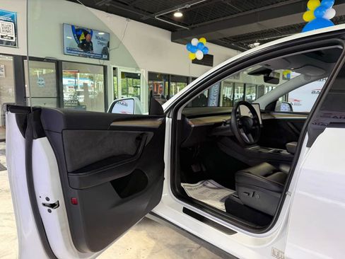 Used 2023 Tesla Model Y Long Range AWD/4WD image 23