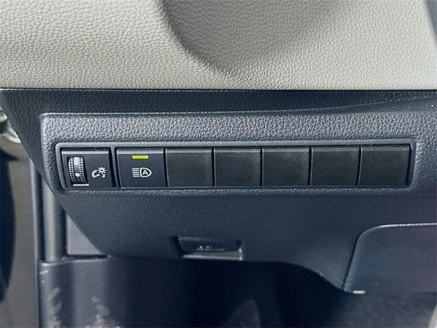 Used 2021 Toyota Corolla LE image 21