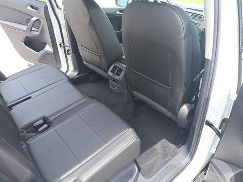 Used 2019 Volkswagen Tiguan SE AWD/4WD image 11