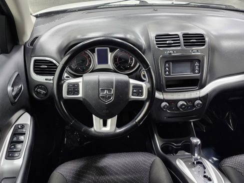 Used 2019 Dodge Journey SE w/ Connectivity Group image 18