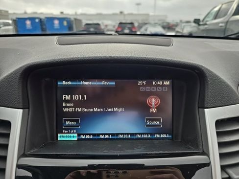 Used 2016 Chevrolet Cruze LT w/ Technology Package image 14