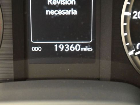 Used 2023 Lexus GX 460 Premium image 33