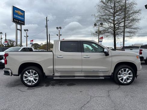 New 2026 Chevrolet Silverado 1500 High Country w/ High Country Premium Package AWD/4WD image 8
