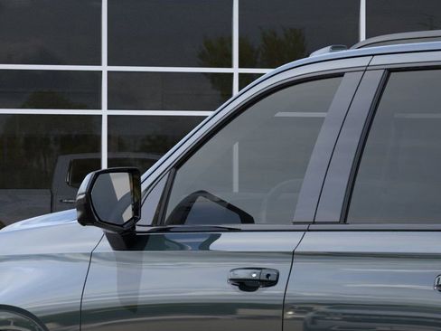 New 2026 Chevrolet Suburban RST image 13