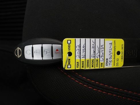 Used 2022 Nissan Frontier PRO-4X image 7