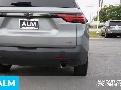 Used 2023 Chevrolet Traverse RS w/ LPO, Floor Liner Package FWD image 17
