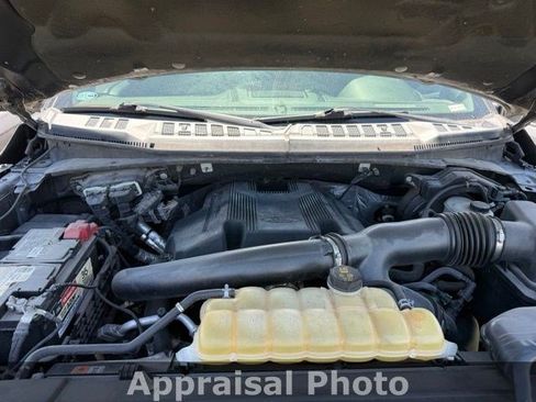 Used 2018 Ford F150 Lariat w/ Equipment Group 502A Luxury AWD/4WD image 15
