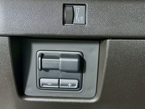 Used 2024 Chevrolet Colorado LT w/ LT Convenience Package image 16