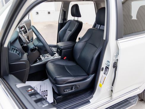 Used 2021 Toyota 4Runner Limited image 33