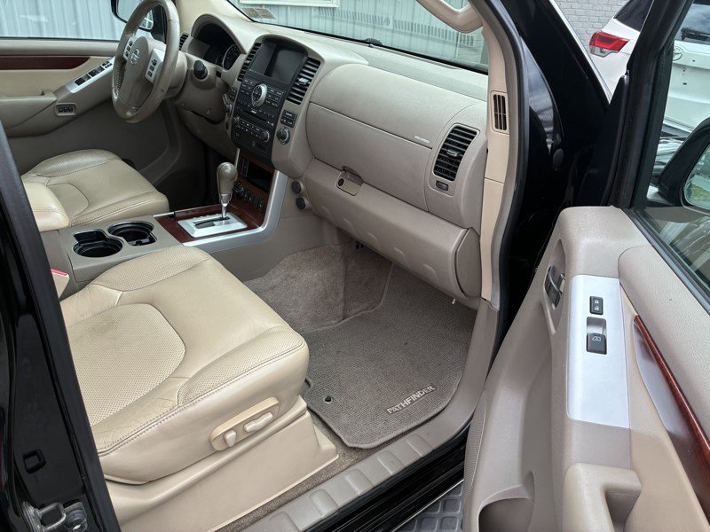 Used 2010 Nissan Pathfinder LE w/ Navigation Pkg AWD/4WD image 23