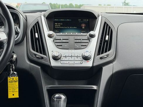 Used 2017 Chevrolet Equinox Premier w/ Enhanced Convenience Package FWD image 18