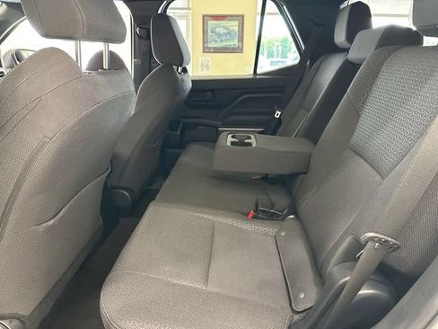 Used 2025 Toyota 4Runner SR5 AWD/4WD image 12