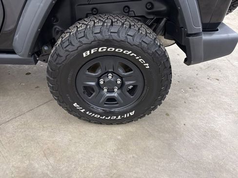 Used 2025 Jeep Wrangler Sport image 15