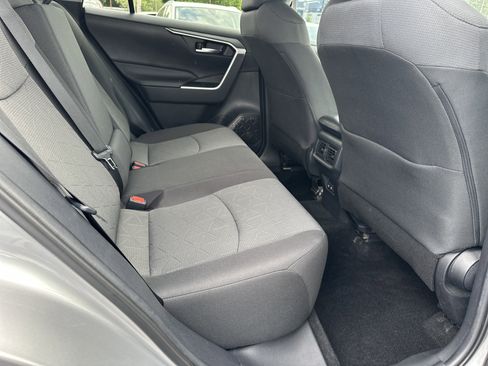 Used 2020 Toyota RAV4 XLE w/ Convenience Package FWD image 17