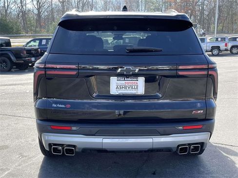 Used 2025 Chevrolet Traverse Z71 image 4