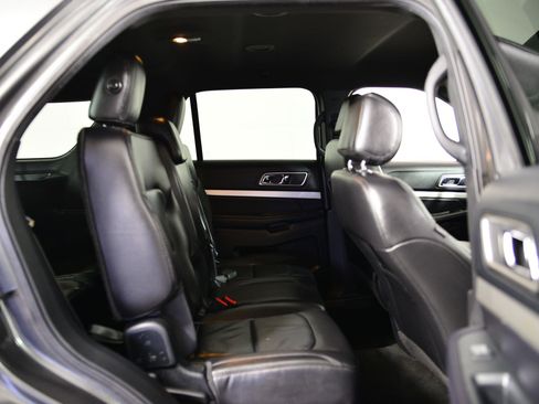 Used 2017 Ford Explorer XLT w/ Equipment Group 202A image 19