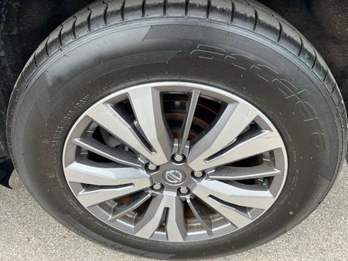 Used 2020 Nissan Pathfinder SV image 4