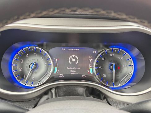 Used 2023 Chrysler Pacifica Touring-L FWD image 83