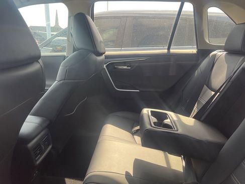 Used 2025 Toyota RAV4 Limited image 8