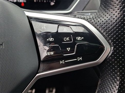 Used 2022 Volkswagen Tiguan SE R-Line image 23