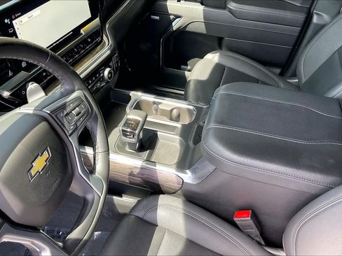 Used 2025 Chevrolet Silverado 1500 LTZ AWD/4WD image 17
