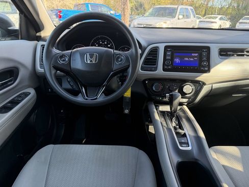 Used 2017 Honda HR-V LX image 13