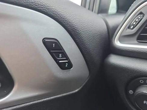 Used 2025 Chrysler Pacifica Limited FWD image 26