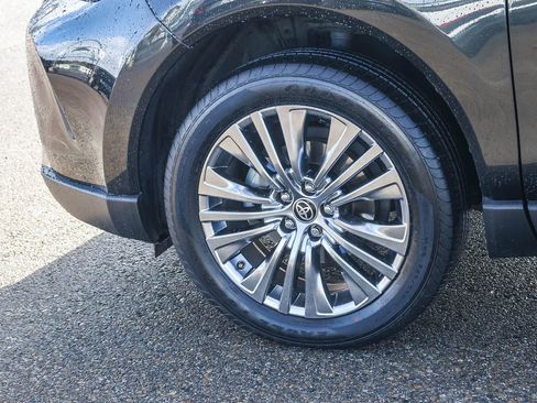 Used 2021 Toyota Venza Limited w/ Advanced Technology Package image 9