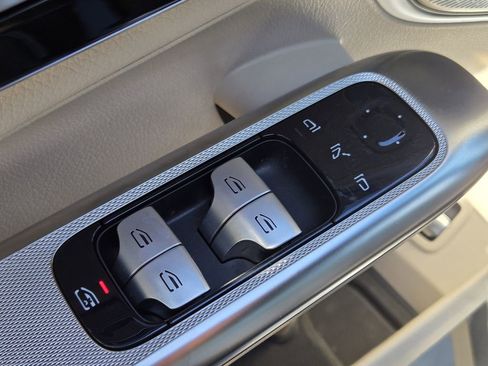 Used 2025 Mercedes-Benz GLC 300 image 30