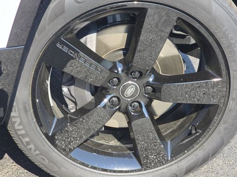 Used 2025 Land Rover Defender 110 X-Dynamic SE image 43