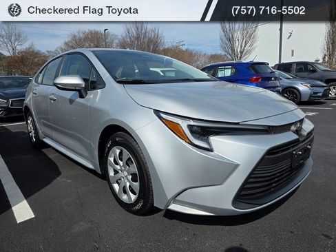 Used 2026 Toyota Corolla LE image 3