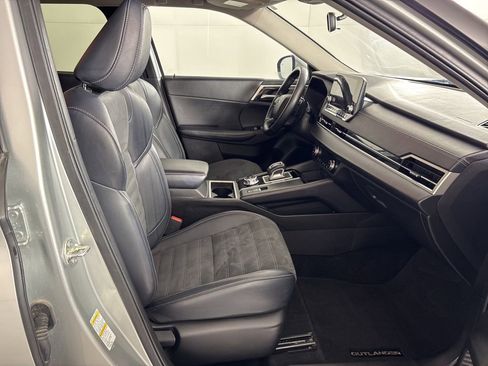 Used 2024 Mitsubishi Outlander SE image 26