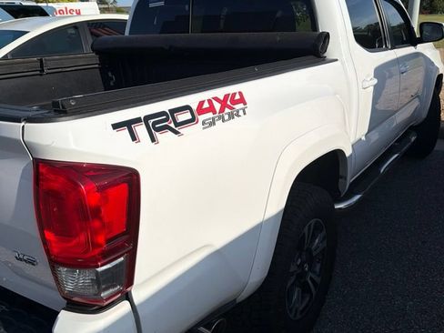 Used 2017 Toyota Tacoma TRD Sport w/ Tow Package (A/T) AWD/4WD image 3