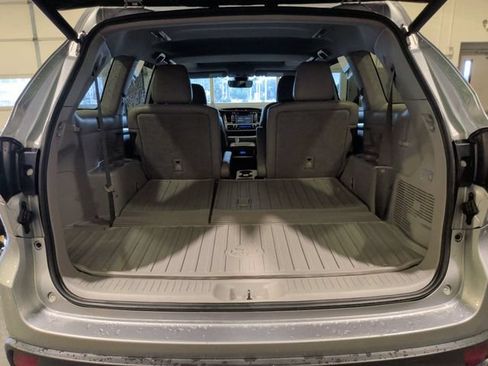 Used 2018 Toyota Highlander XLE AWD/4WD image 26