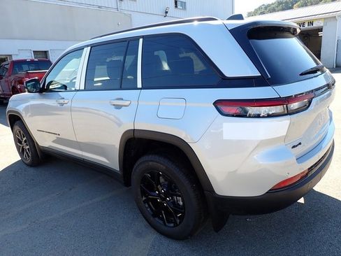New 2025 Jeep Grand Cherokee Altitude image 3