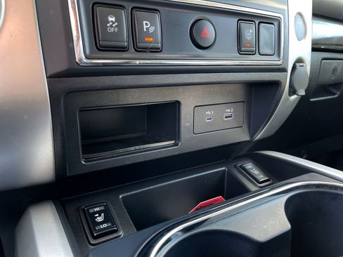 Used 2021 Nissan Titan SV w/ SV Convenience Package image 25